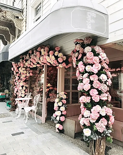 Restoranlar için Yapay Çiçek Dekorasyonu